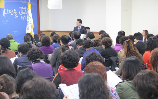 ▲ 양주시자원봉사센터는 31일 시청 대회의실에서 자원봉사자, 자원봉사단체, 유관기관 대표 등 200여명이 참석한 가운데 자원봉사센터 연간 사업 설명회를 가졌다.