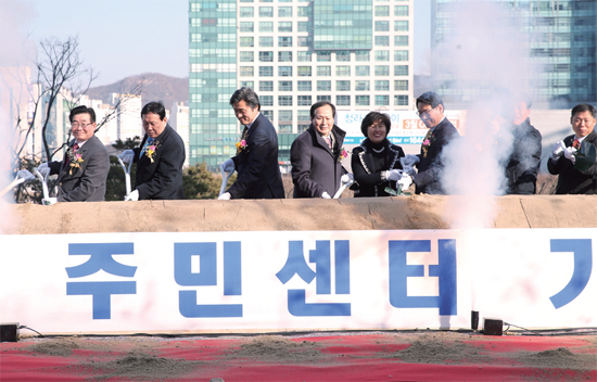 ▲ 인천 서구청은 지난 2월 6일 청라국제도시 내 청라1동 주민센터 기공식을 가졌다