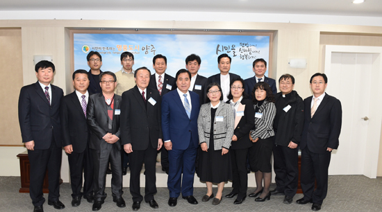 ▲ 양주시자원봉사센터는 지난 6일 시청 제2상황실에서 제2대 운영위원회 운영위원 위촉식을 갖고 자원봉사 활성화를 위한 본격적인 행보에 들어갔다.