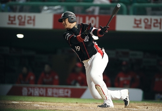 ▲ 20150407_SK_공격_김상현 kt wiz 제공
