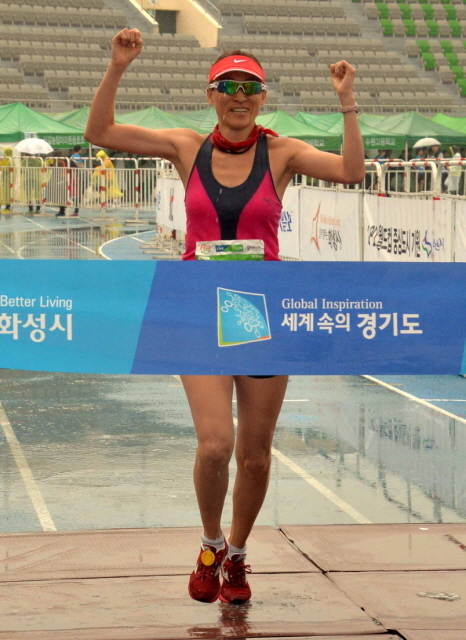 경기마라톤 10km 여자1위 . 전형민기자