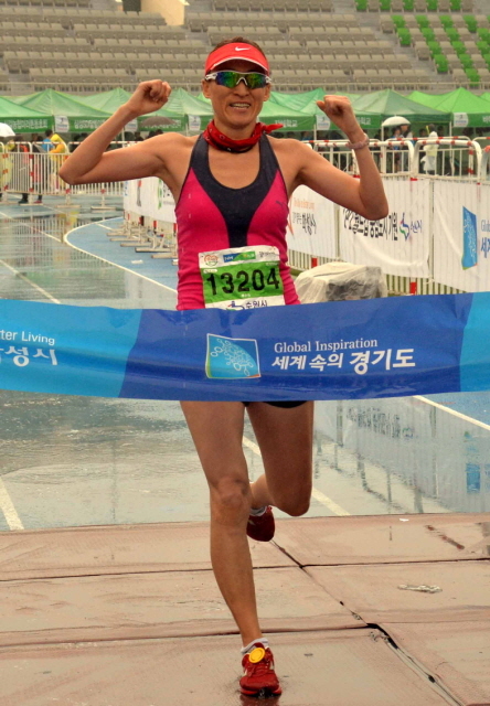 경기마라톤 10km 여자1위 . 전형민기자