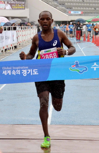 경기마라톤 하프코스 남자1위 . 전형민기자