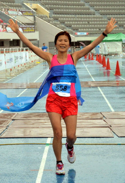 경기마라톤 풀코스 여자1위 . 전형민기자
