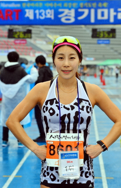 19일 수원종합운동장에서 열린 '제13회 경기마라톤 대회' 5km 여자 우승자 . 김시범기자