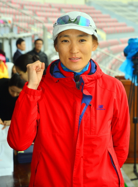 19일 수원종합운동장에서 열린 '제13회 경기마라톤 대회' 10km 여자 우승자 . 김시범기자