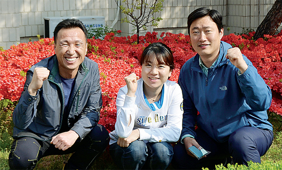 ▲ 길 잃은 중국교포 할머니를 무사히 가족 품으로 돌려보낸 군포경찰서 여청수사팀원들.