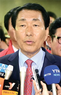 ▲ 당선소감을 밝히고 있는 새누리당 안상수 당선자. 장용준기자