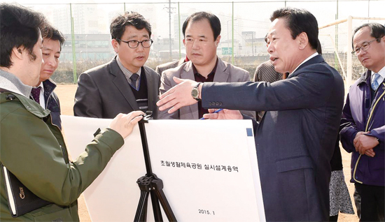 ▲ 4월 19일 조억동 광주시장은 올해 추진할 역점사업 현장을 방문하며 추진상황을 점검했다. 이번 현장점검은 사업장별 안전관리실태를 파악하고 각종 애로사항 및 건의 사항을 수렴해 적기에 사업이 완료 될 수 있도록 하기 위한 것이다