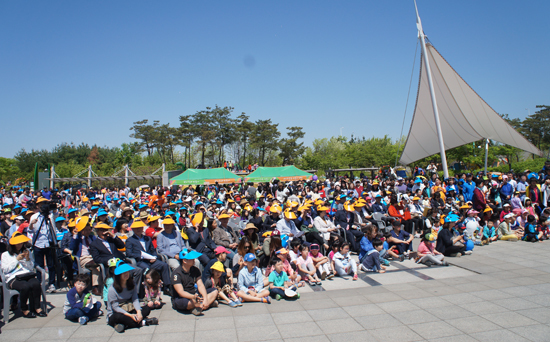 ▲ 김포시청소년육성재단이 주관한 제93회 어린이날 행사가 지난 5일 3만여명의 시민과 어린이들이 참석한 가운데 성황리에 마쳤다.