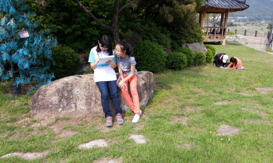 ▲ 연천교육지원청(교육장 정연남)은 18일부터 19일까지 연천수레울 폭포 및 연천교육지원청 과학실에서 2015 경기도학생과학탐구올림픽 지역예선대회를 실시했다.