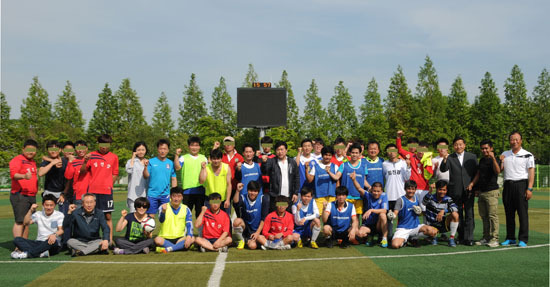 ▲ 일산경찰서(서장 임성덕)는 북한이탈주민, 다문화 가정 축구팀과 4대 사회악 예방을 위한 축구경기 및 간담회를 가졌다고 19일 밝혔다.