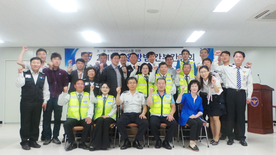 ▲ 의왕경찰서(서장 권기섭)는 20일 의왕지역에서 활동 중인 5개 지대 자율방범대 간부 25명과 간담회를 실시했다.