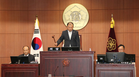▲ 화성시의회(의장 박종선)는 20일 제143회 제2차 본회의를 끝으로 10일간의 의사일정을 마무리했다