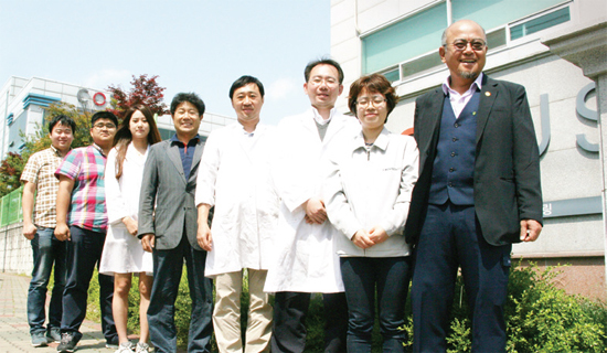 ▲ ㈜에코리프로덕션서비스 부설 중앙연구소 연구원들.
