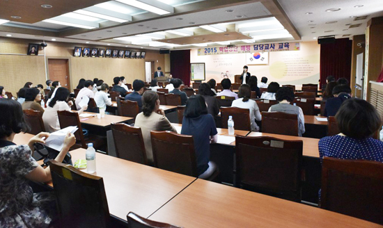 ▲ 군포의왕교육지원청(교육장 신용철) Wee센터는 지난 26일 3층 대회의실에서 초ㆍ중ㆍ고 학업중단 예방 담당교사 71명을 대상으로 “아이와 문제, 분리하여 보자” 라는 주제로 교육을 실시했다.