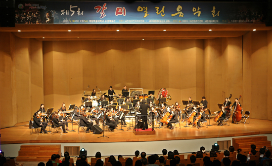 ▲ 의왕시 내손1동 주민센터와 내손1동 주민자치위원회는 최근 계원예술대학교 우경예술관에서 제5회 ‘갈미 열린음악회’를 개최했다고 밝혔다.