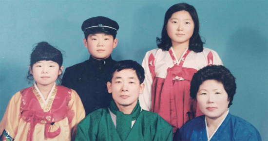 ▲ 젊은 시절의 문의갑씨와 가족 사진