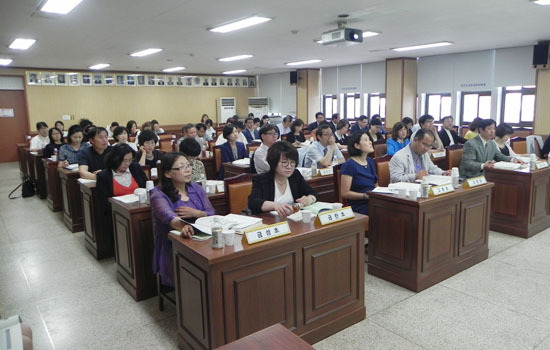 ▲ 김포교육지원청(교육장 박외순)은 공ㆍ사립 유치원과 초등학교의 원감 및 교감 60명을 대상으로 업무회의를 가졌다고 31일 밝혔다.