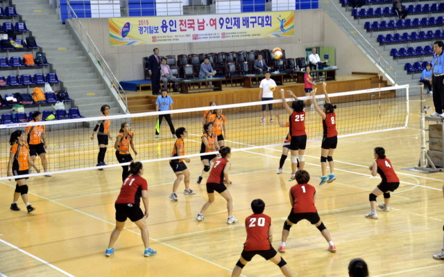7일 용인 실내체육관에서 열린 2015 경기일보 용인 전국남여 9인제 배구대회.전형민기자