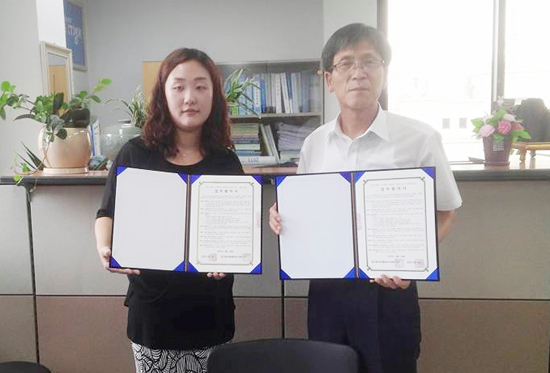 ▲ 김포시는 성폭력·가정폭력·성매매 피해자들에게 365일 24시간 상담, 의료, 법률, 심리평가, 심리치료, 수사지원 등을 원스톱으로 처리하는 경기북서부해바라기센터와의 업무협약식을 가졌다고 18일 밝혔다.