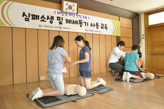 ▲ 양주 덕정초등학교(교장 선창술)는 지난 22일 4~6학년을 대상으로 심폐소생술을 교육했다.