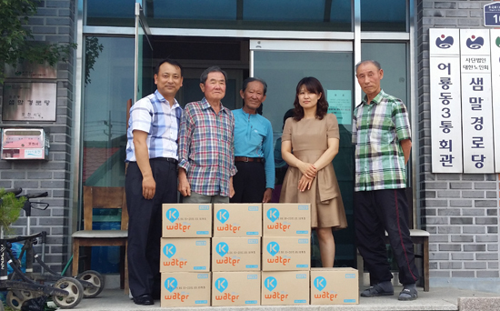 ▲ 포천시는 최근 기후변화에 따른 극심한 가뭄으로 인한 급수취약세대와 독거노인, 저소득가정을 대상으로 병입 수돗물 35t을 공급했다고 23일 밝혔다.