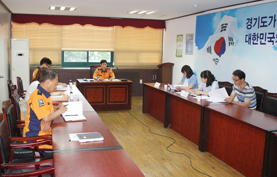 ▲ 구리소방서(서장 정요안)는 소방서 2층 소회의실에서 구리시청 수도과, 하수과, 환경과 담당자가 참여한 가운데 소화오염수 피해방지대책 회의를 개최했다고 1일 밝혔다.
