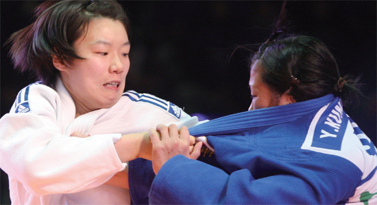 ▲ 한국 여자유도 70kg급 간판 황예슬이 수원마스터스 국제유도대회에서 경기를 펼치고 있다