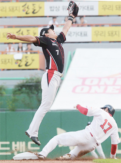 ▲ 1일 인천SK행복드림구장에서 열린 2015 KBO리그 SK 와이번스와 kt wiz 경기에서 1회말 SK 이명기가 2루 도루를 성공시키고 있다. 장용준기자