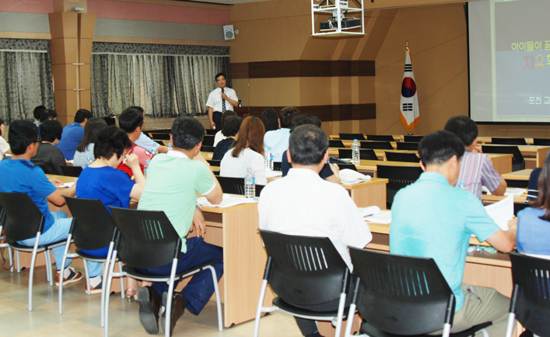▲ 포천교육지원청은 지난 14일 지역 내 중학교 교감, 교사 40여명을 대상으로 ‘2015학년도 자유학기제 연수’를 실시했다.