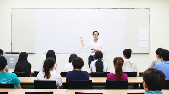 ▲ 부천원미경찰서(서장 경무관 정승용)는 외국인 유학생들의 보이스피싱 범죄 피해를 막기위해 자국어로 ‘찾아가는 맞춤형 예방교육’을 실시했다고 23일 밝혔다.