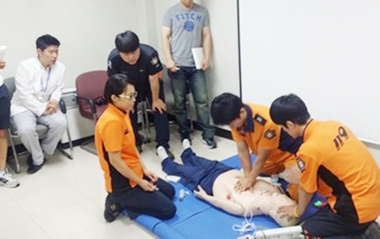 ▲ 구리소방서는 한양대구리병원 의료기관과 함께 스마트의료지도 시범사업과 관련된 ‘119구급대원 실습교육’을 실시했다고 27일 밝혔다.