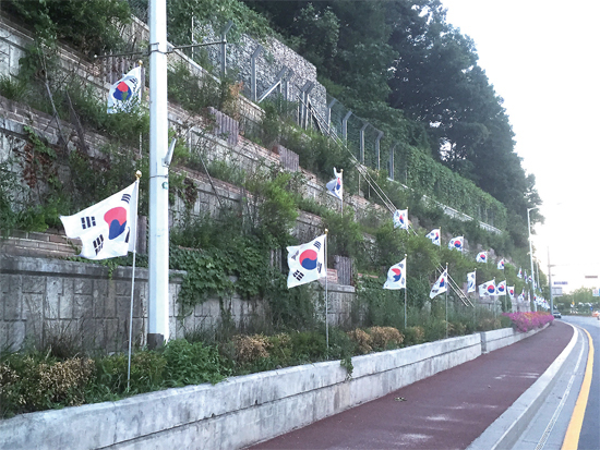 ▲ 아차산로 옹벽