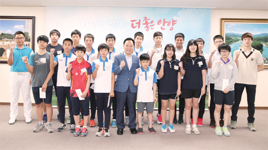 ▲ 제44회 전국소년체육대회 입상자 포상금 전달식