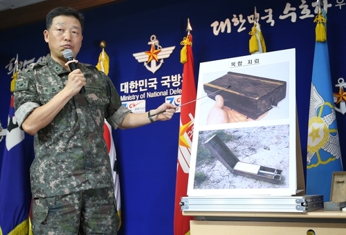 ▲ 안영호 국방부 조사단장(국방전비태세검열단 부단장)이 10일 서울 용산 국방부에서 북한이 비무장지대(DMZ)에 살상용 목함지뢰를 매설한 행위와 관련한 조사결과를 발표하고 있다. 연합뉴스