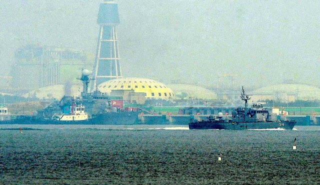 20일 오전 을지연습 훈련에 맞춰 유사시를 대비해 인천시 연수구 송도신항 접안훈련에 참가한 연평해전에 주역인 참수리 함정이 신항 앞 해상에서 기동을 하고 있다./장용준기자