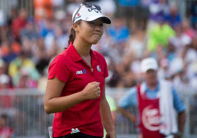 ▲ 24일(한국시간) 캐나다 밴쿠버에서 열린 미국여자프로골프(LPGA) 투어 캐나다 퍼시픽 오픈에서 우승한 뉴질랜드 교포 리디아 고(18)가 연장전 18홀에서 우승을 확정한 뒤 주먹을 불끈 쥐어 보이고 있다. ♣♣연합뉴스♣♣