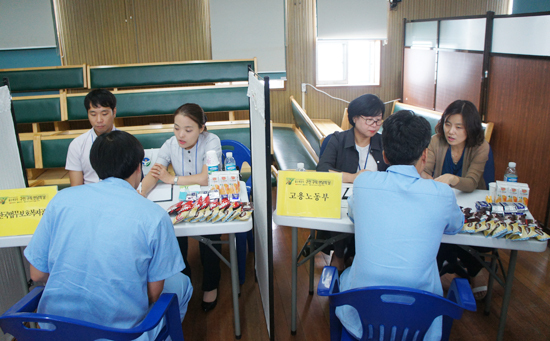 ▲ 서울구치소(소장 최강주)는 25일 출소예정자의 원활한 사회복귀 지원을 위해 ‘출소예정자 구인ㆍ구직 만남의 날’ 행사를 개최했다.
