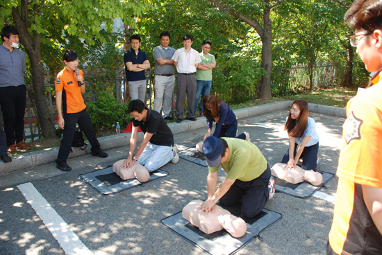 ▲ 의왕소방서(서장 안기승)는 지난 27일 재난발생 시 많은 인명 및 재산피해 발생이 우려되는 한국전기연구원에 대한 합동 소방훈련을 실시했다.