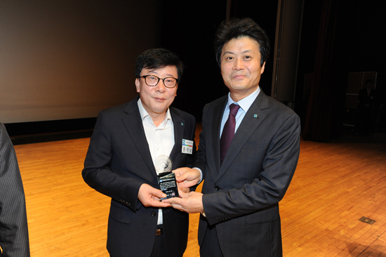 ▲ 홍석남 균형발전사업단장(왼쪽)
