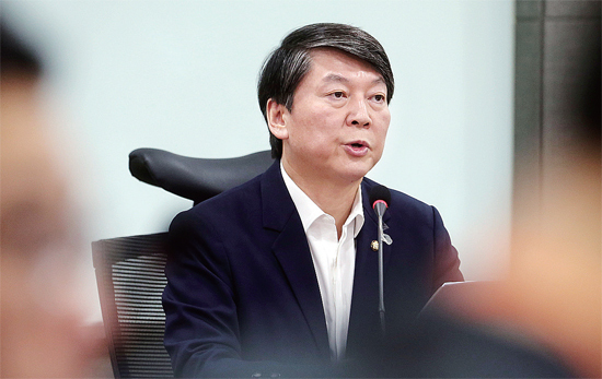 ▲ 새정치민주연합 안철수 전 공동대표가 6일 오전 국회 의원회관에서 열린 기자간담회에서 당의 혁신안에 대한 입장을 말하고 있다.  연합뉴스