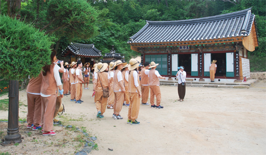 ▲ 신륵사 역사탐방.
