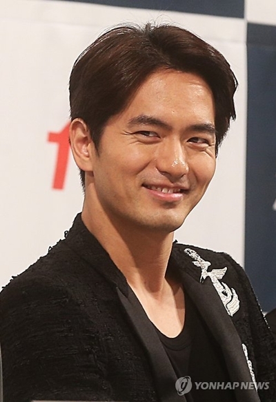 이진욱1.jpg