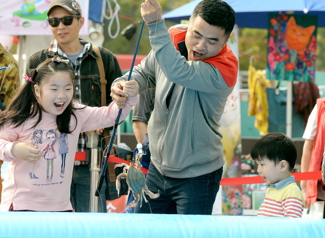 크기변환_1면 20151018 소래포구 축제JYJ_0985.jpg