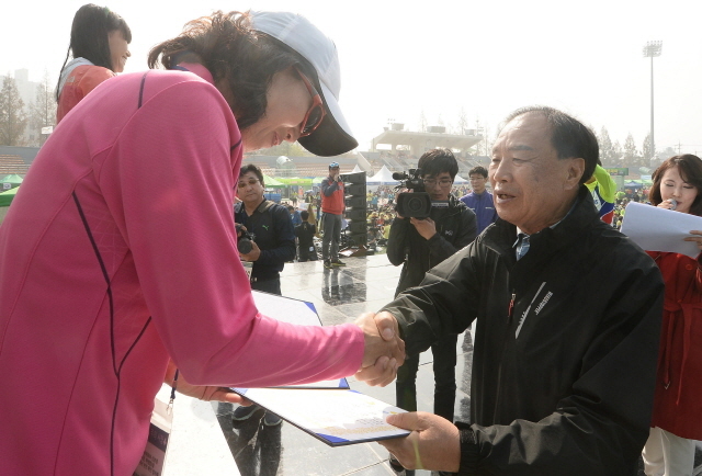 크기변환_W 오산마라톤 시상식 오 151018 (7).jpg