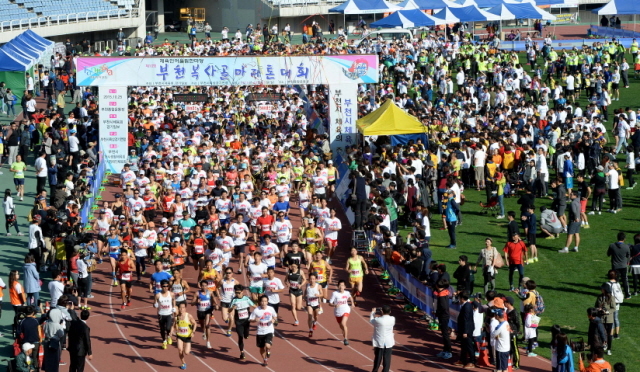 크기변환_제10회 부천 복사골 마라톤대회 10k 출발 JYJ_2325.jpg