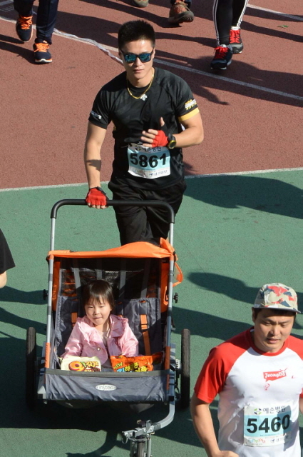 크기변환_제10회 부천 복사골 마라톤대회 10k 출발JYJ_2493.jpg