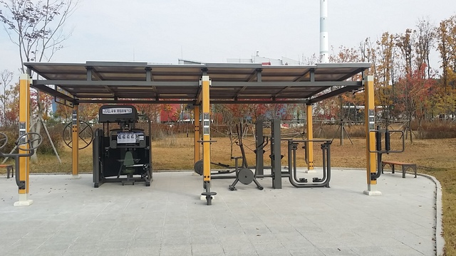 ▲ 호수공원 운동기구 설치 (2)