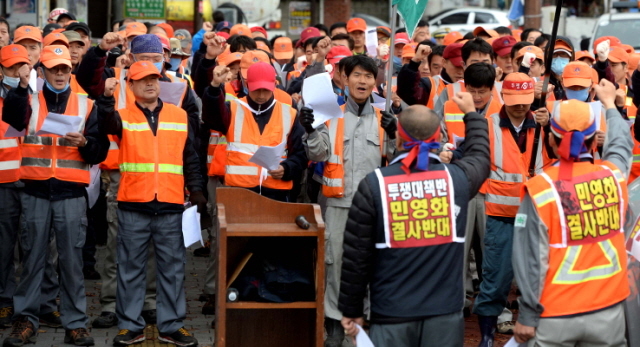 크기변환_7면 20151109 부평구 환경 미화원 민간용역 발주 반대 기사관련2JYJ_6000.jpg